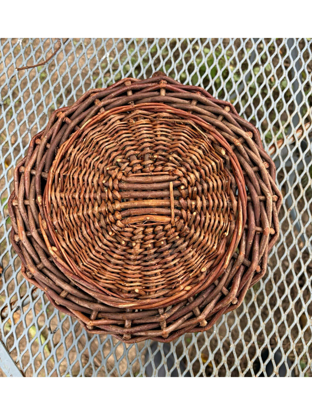 Round Brown Wicker Basket, Free Standing, 11 x 11 x 4 in, 1 Compartment